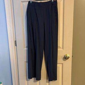 Old navy women’s power soft wide leg trouser pants. Medium petite in navy.